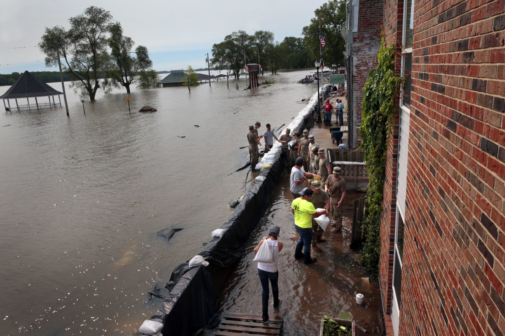 Mississippi River hovers near record level in Clarksville